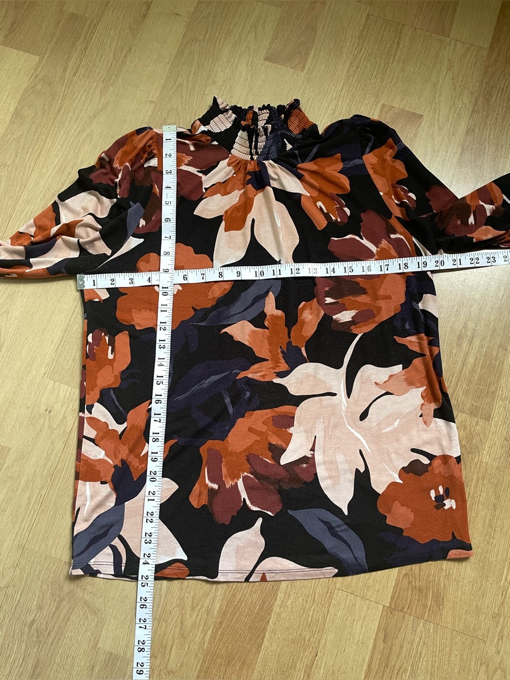 RW&CO Floral Mock Neck Blouse Size Large Smocked Long Sleeve Stretch Top - Picture 7 of 8